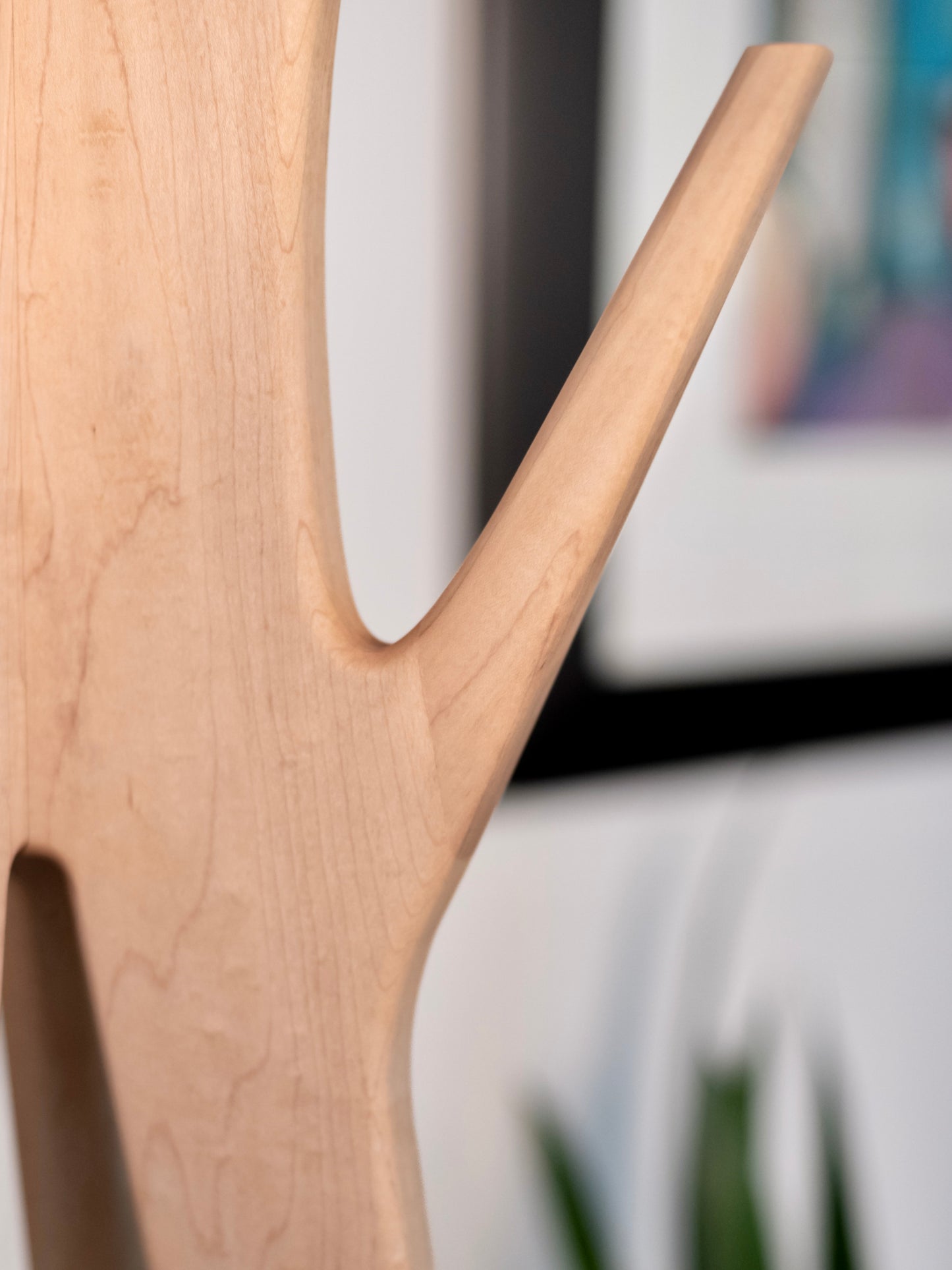 PHILIAS - Mid-century standing coat rack made of maple