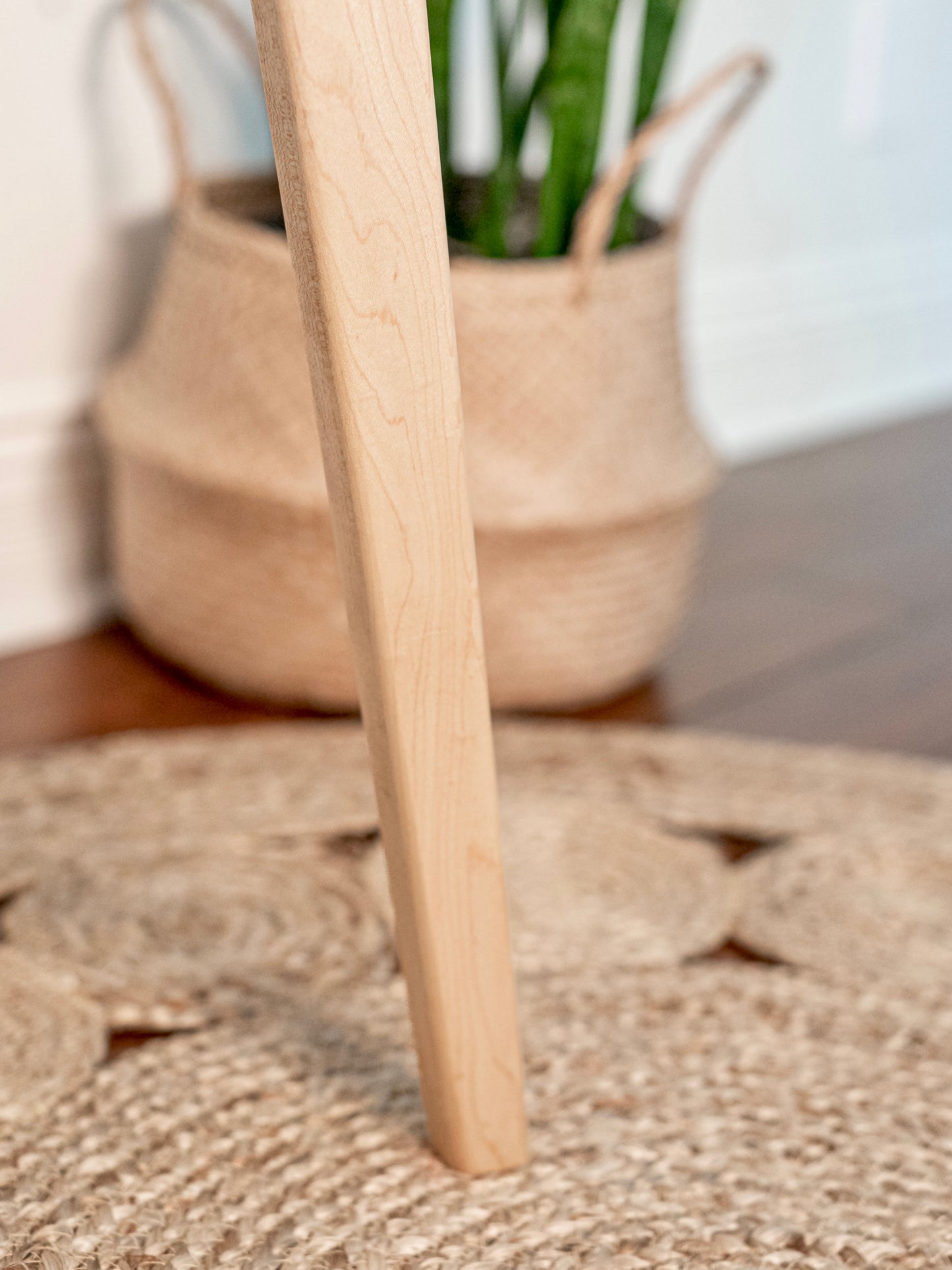 PHILIAS - Mid-century standing coat rack made of maple