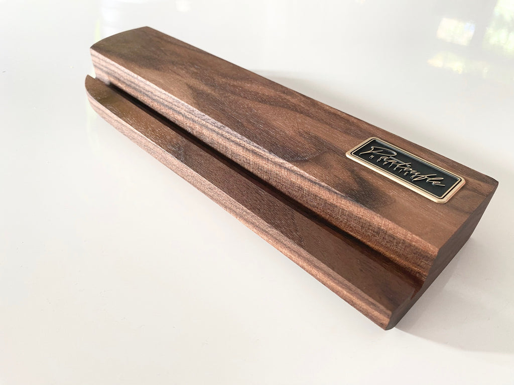 Groove and walnut grain of the now playing stand